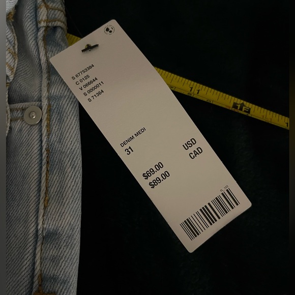 NWT Abrand Urban Outfitters Distressed Cutoff Light Wash Shorts - Picture 8 of 9